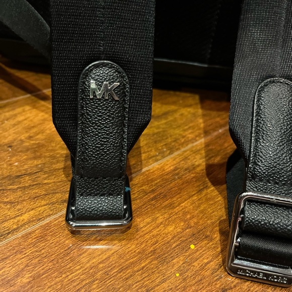 AUTHENTIC Michael KORS Hudson ‘fire & ice’ super limited edition men’s backpack - Picture 6 of 8